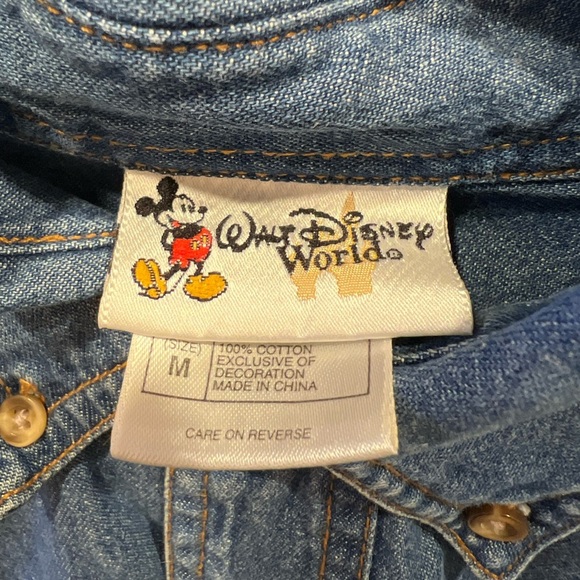 VINTAGE 90s DISNEY WORLD Animal Kingdom Embroidered Denim Button-Up - Picture 3 of 4
